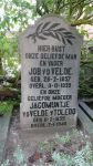 Velde van der Job 1857-1939 + echtgenote (grafsteen).JPG